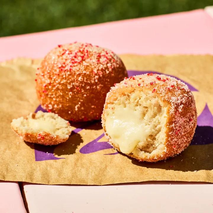 Strawberry Cinnabon Delights® 2pk